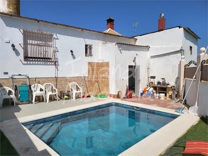 Foto a836dd93-5135-426b-a8c4-27d9f4089f8d. Xalet amb piscina a Écija