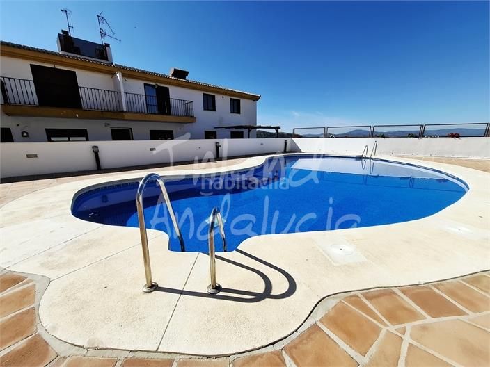Foto 98e49f24-0761-4083-8c32-ac6b9b6fb7d8. Apartament amb piscina a Alcaucín