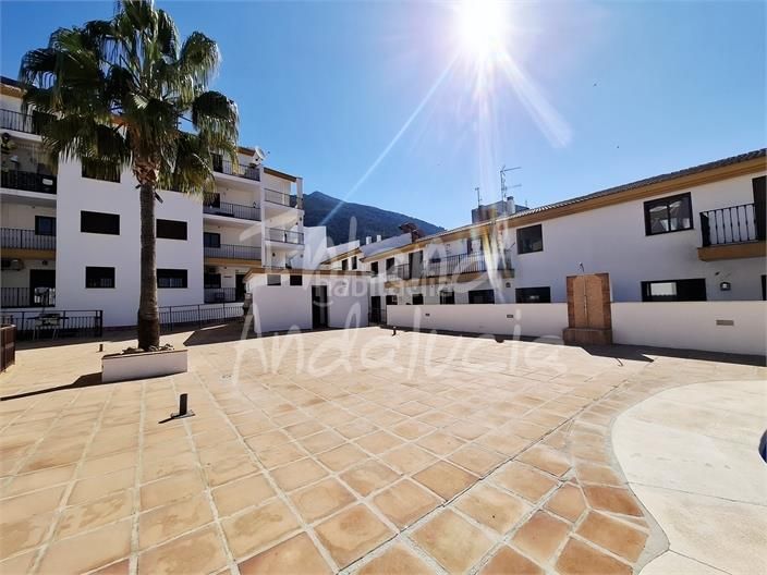 Foto cc8abbad-1323-4e34-87bd-9500b4860ab9. Apartament amb piscina a Alcaucín