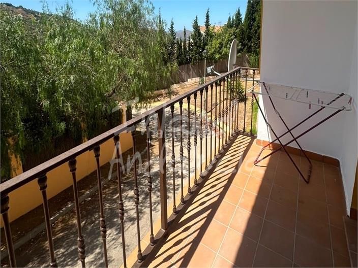 Foto f79facc0-f566-403e-9b66-3eddfc04dcd8. Apartament amb piscina a Alcaucín
