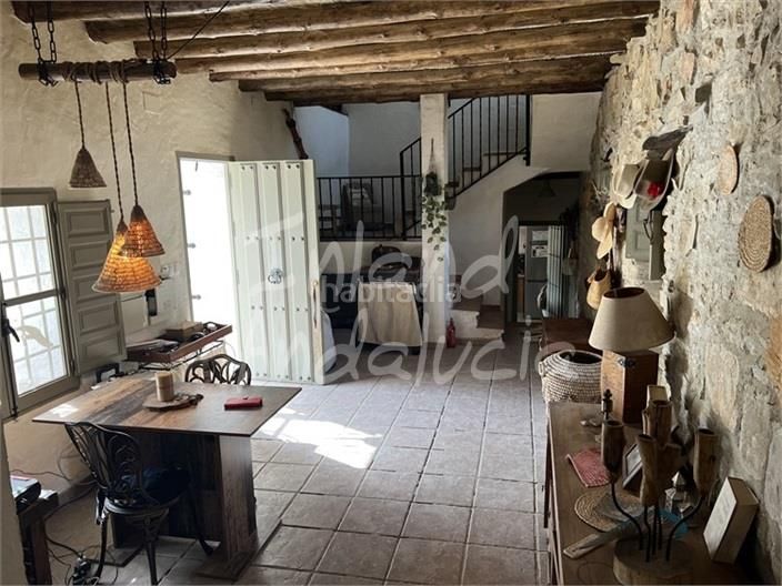 Foto d82e6c5d-1cf7-4201-8d23-f583a86e7da1. Masía en Montefrío