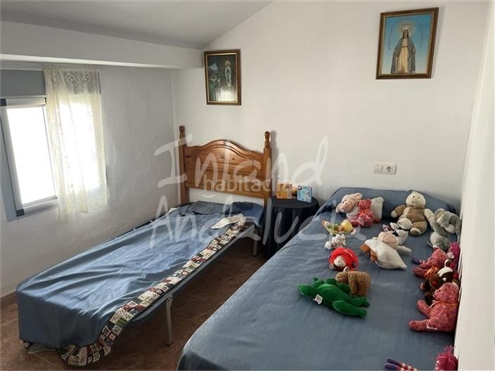 Foto e581f067-0f73-4123-a2d3-79c429486597. Casa adossada amb aparcament a Alcalá la Real