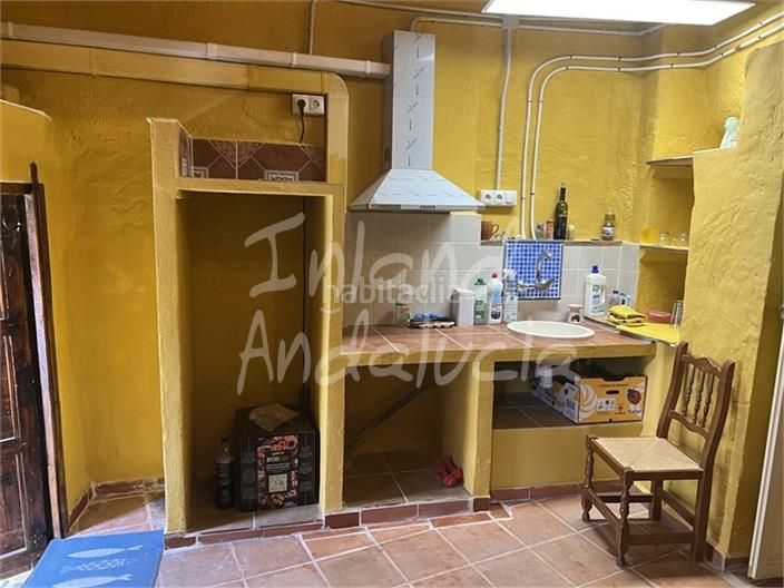 Foto ed716adf-ac7c-4f04-b9ef-1f0e6211aa58. Casa adossada a Frailes