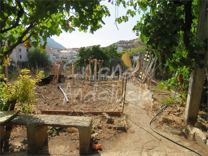 Foto 3786c53d-5b76-4a26-a9c4-c165c8e9a487. Semi detached house with parking in Martos