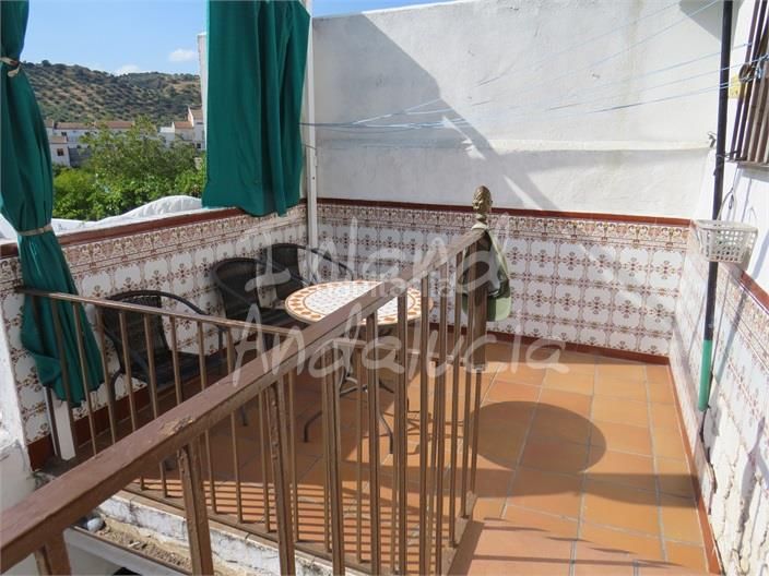 Foto ea1f516a-366a-4310-8b62-46aa091aaff0. Semi detached house with parking in Martos