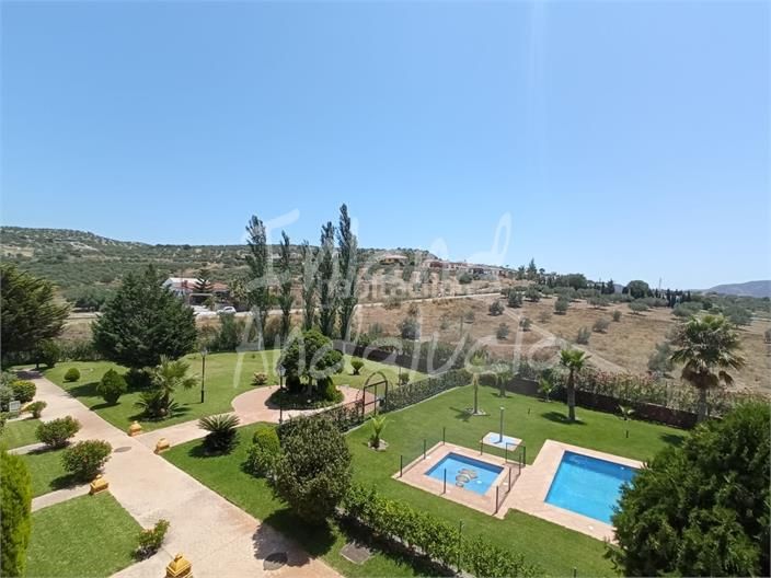 Foto bf324e00-3219-4441-8812-754c6aa07faa. Apartament amb aparcament piscina a Alcaucín
