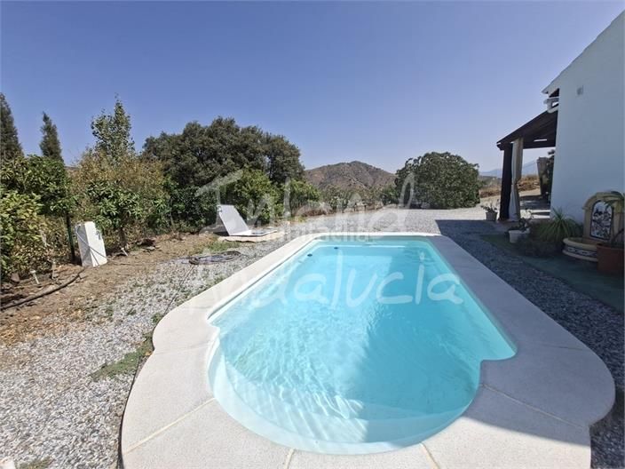 Foto 0da0afea-46d3-4827-82be-a1f6659a20f3. Masia amb piscina a Borge (El)