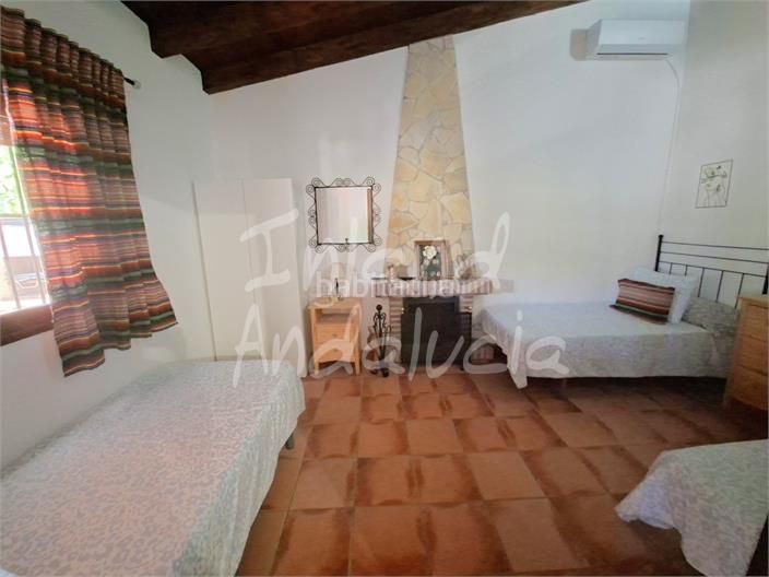 Foto 4ac00924-6c5f-4ce3-b797-cf77250bad9d. Masia amb piscina a Borge (El)