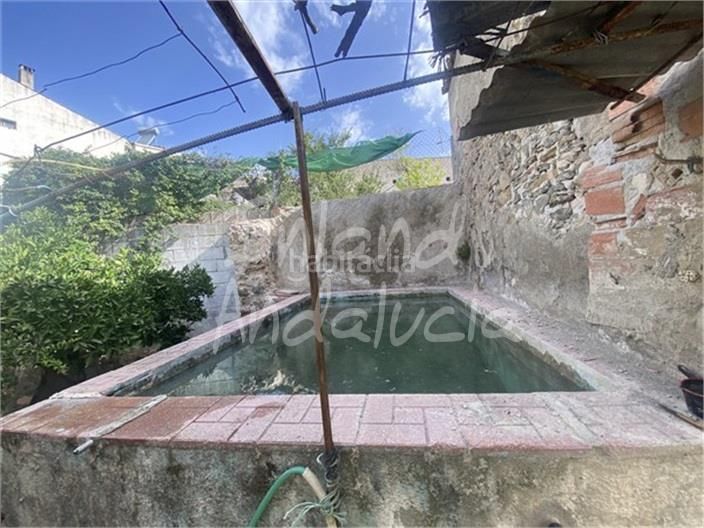 Foto a220e99e-bc83-41c9-be59-408836d63565. Casa adossada amb aparcament piscina a Alcaudete