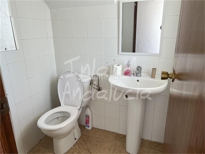 Foto 0b3d3f8f-7661-45e0-babc-7debab325ed3. Casa adossada a Baena