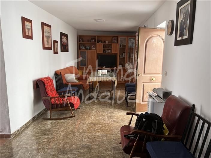 Foto 0b8a8015-3a6d-4f08-ab20-f1adc4d7e8cf. Casa adossada a Baena