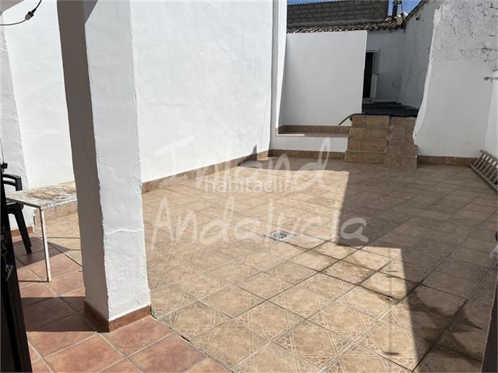 Foto 16e6c208-bd0f-4b0e-9a56-0edc81c27a20. Casa adossada a Baena