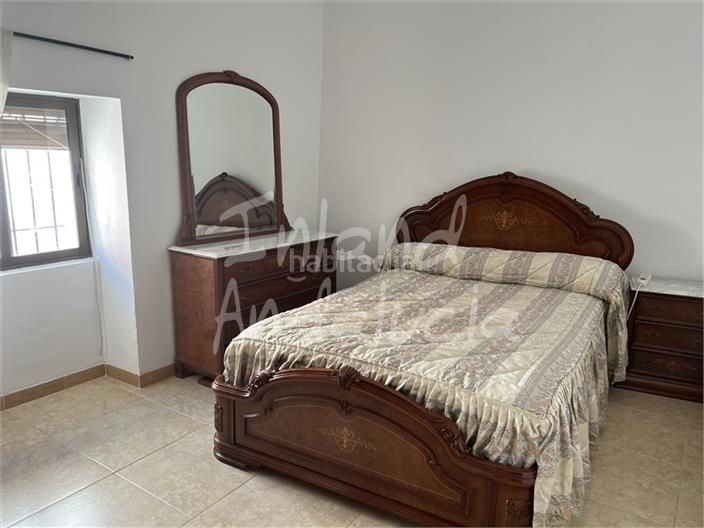 Foto a4ee28ca-c17a-4bb1-adee-340f54b46102. Casa adossada a Baena