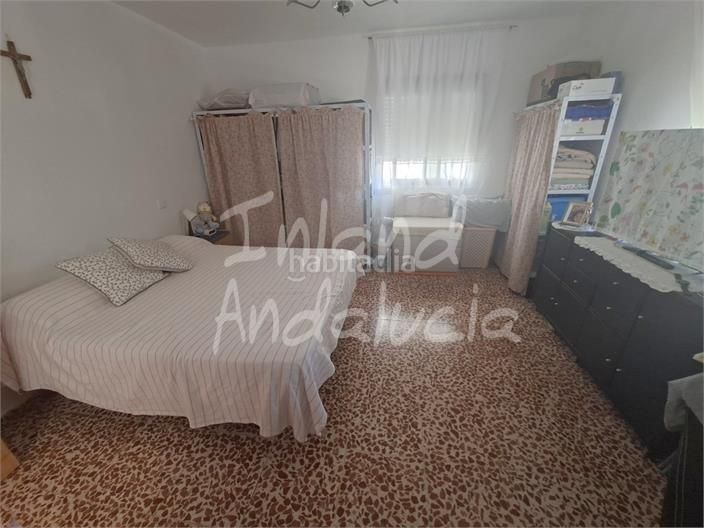 Foto 78452b75-d6e3-4f4b-a13b-6fe48e465790. Casa adossada amb aparcament a Alcaucín