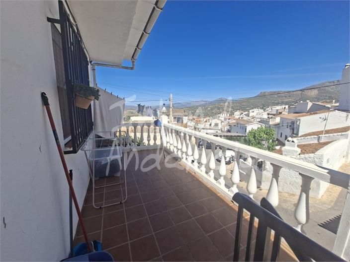 Foto c8f9ddd9-dc88-42ed-b6ab-cbf2483eb167. Casa adossada amb aparcament a Alcaucín