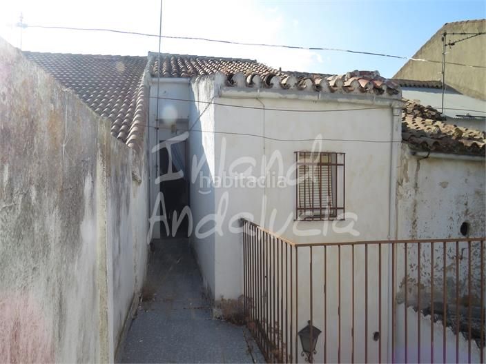 Foto 560ae4cb-cb6a-48a8-af7b-4fe2a3929bc9. Casa adossada amb aparcament a Martos