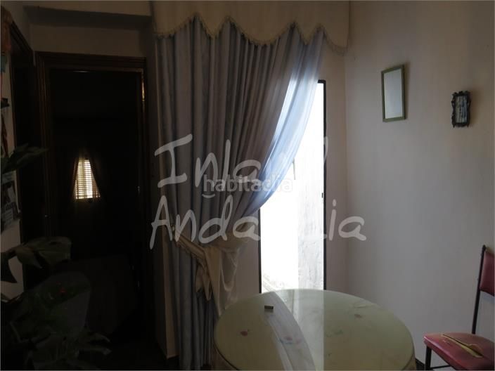 Foto a7822305-6bbc-46e7-a5cb-bac34f652298. Casa adossada amb aparcament a Martos
