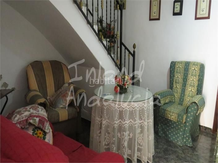Foto f95dc303-18e0-44e8-b243-96778fd06aa4. Casa adossada amb aparcament a Martos