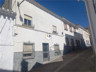 Casa adossada a Castillo de Locubín