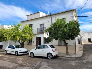 Casa adossada a Lora de Estepa