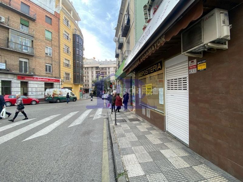 Foto 14c9d3de-851d-429e-9713-1a6d40b14e83. Local comercial a Centro Cuenca