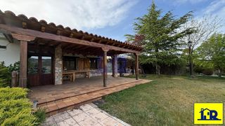 Xalet  Horno. Chalet independiente con piscina en villalba
