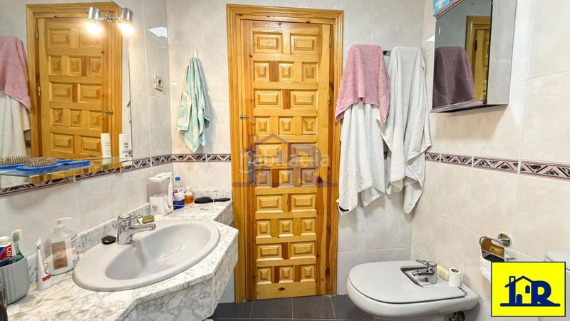 Foto b6d0a7df-246d-4751-bc7e-331d4db67e49. Casa adossada a Portilla