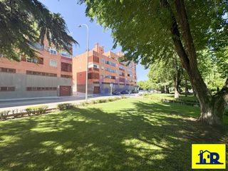 Flat  Rio cabriel. Se vende piso 4 dormitorios, 2 baños. garaje y trasero