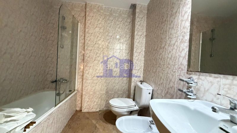 Foto d4df6eff-1a3a-43b7-9895-3852664bd0e7. Pis amb aparcament a Centro Cuenca