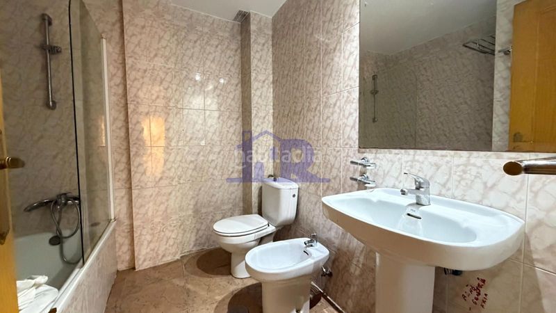 Foto efff5599-3e33-4835-8c0e-3754c9b9bb69. Pis amb aparcament a Centro Cuenca