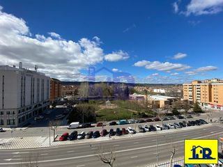 Location Appartement  Hermanos becerril. Se alquila 4 habitaciones en plaza de la u