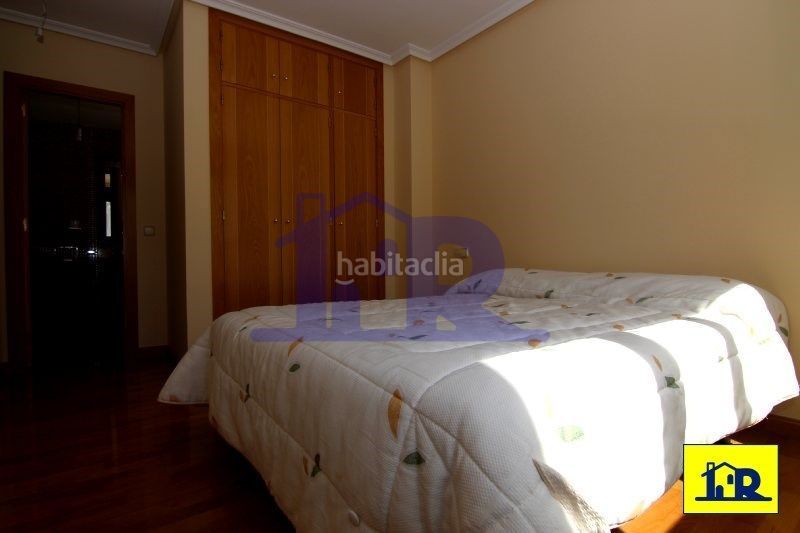Foto 5bcc2631-fd14-4d16-b9e1-dc920848831e. Pis amb calefacció aparcament piscina a Alameda Cuenca
