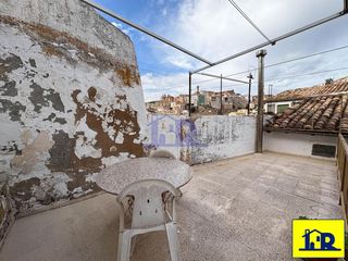 Casa  Curtidores (p.v.51). Se vende casa con patio en el barrio de tiradores