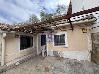 Haus  Almendros. Se vende casa en el barrio de tiradores