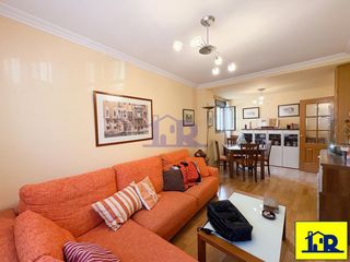 Etagenwohnung  Maria luisa vallejo (p.v.37). Se vende vivienda  tipo dúplex en zona vivero. tres dormitorios,
