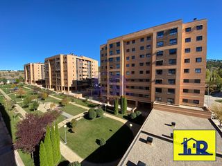 Etagenwohnung  C/. pedro almodovar 2.  altura 4 letra b (p.a.24). Se vende vivienda de dos dormitorios en residencial universidad.