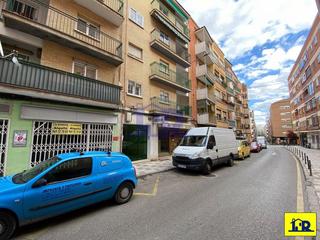 Pis  Colon. Se vende piso zona centro. ascensor. tres dormitorios.