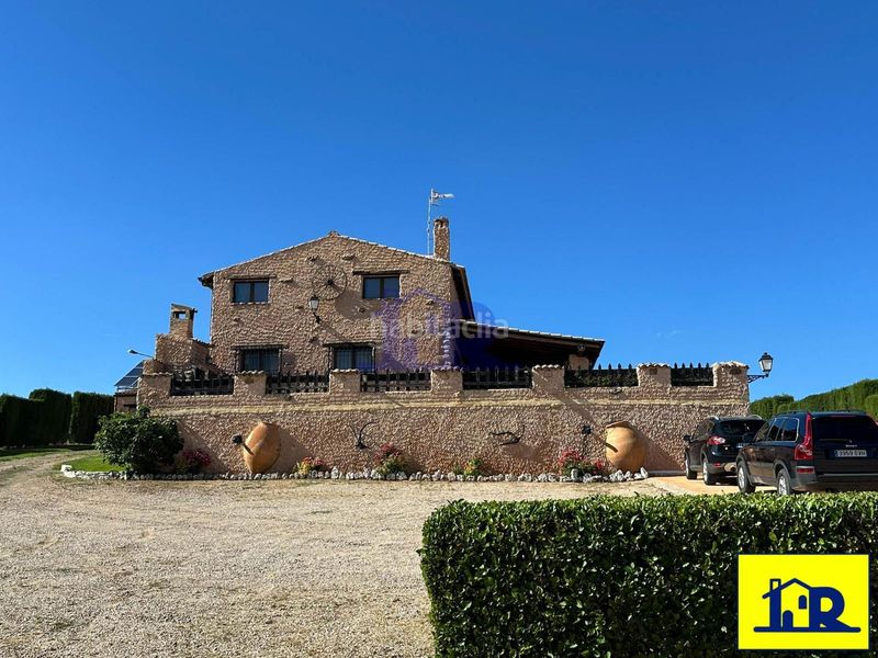 Foto fded2bcb-d774-4ba8-ae66-7f1177317a10. Xalet amb calefacció aparcament a Villar de Olalla