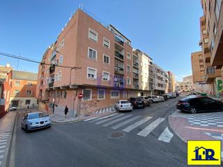 Pis  Rafael lopez de haro. Se vende o alquilar vivienda zona centro. tres dormitorios
