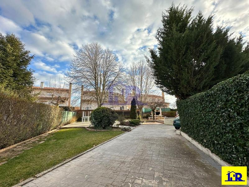 Foto 7a2f64fb-acd2-4af5-bae0-2121d802d52a. Chalet  independiente de diseño exclusivo en arcas en Arcas del Villar