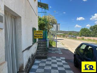Pis  Cm mendoza (p.v.70). Se vende vivienda con patio proximo hospital.