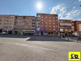 Pis  Reyes catolicos. Venta vivienda 3 dormitorios, ascensor. calefacción central.