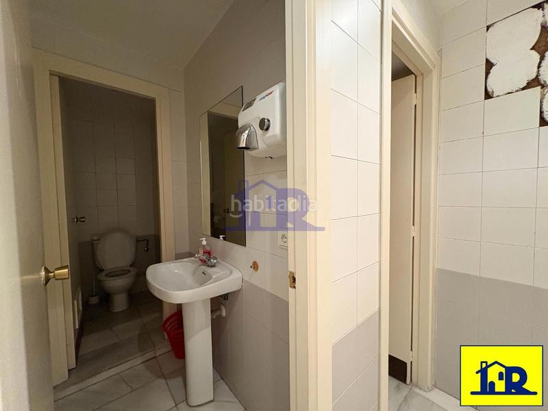 Foto 1dff4397-a860-4568-bf67-5be063f88498. Alquiler oficina se alquila oficina en calle principal., ideal acaemias en Cuenca