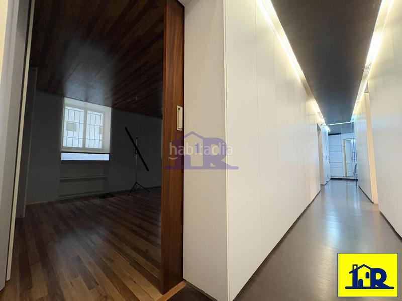 Foto 7f5c2b5d-60cf-442f-8249-ce4b5ce8a818. Alquiler oficina se alquila oficina en calle principal., ideal acaemias en Cuenca