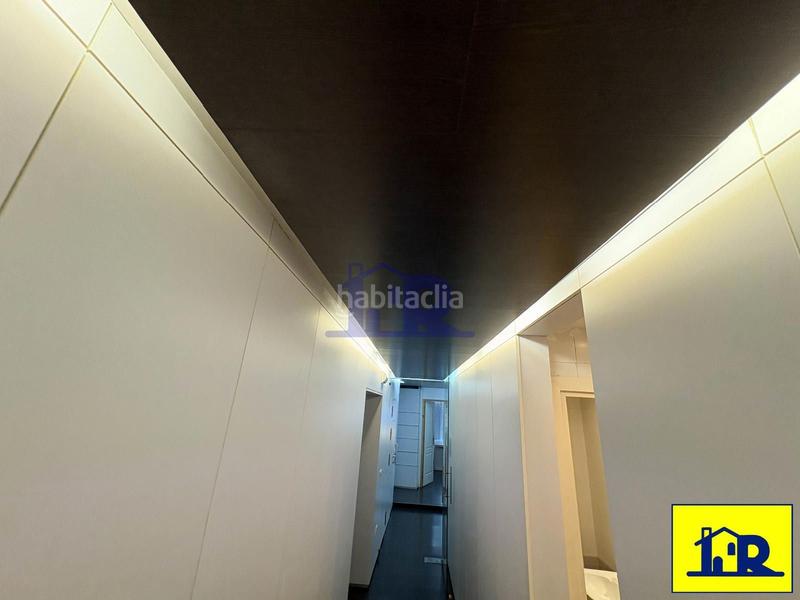 Foto cf02a913-4365-4f0b-8141-c1907eb3e8c5. Alquiler oficina se alquila oficina en calle principal., ideal acaemias en Cuenca