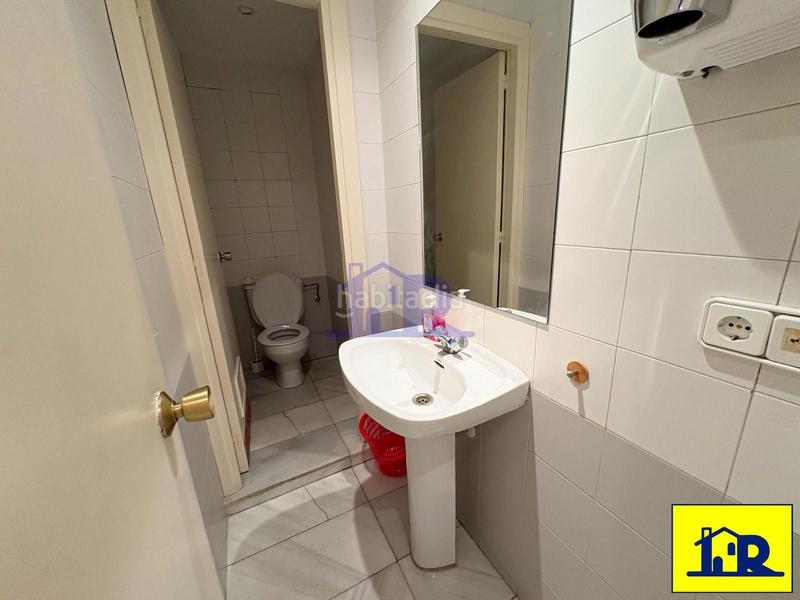 Foto e44d9a13-6ddd-418e-94d3-dc42c738446d. Alquiler oficina se alquila oficina en calle principal., ideal acaemias en Cuenca
