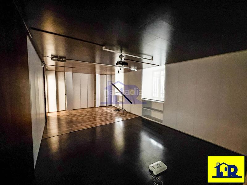 Foto f46bb1ff-dc58-42a6-8fcc-f7f1de33e854. Location bureau avec chauffage dans Centro Cuenca