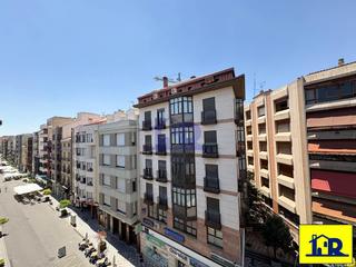 Rent Office space  Carreteria. Se alquila oficina en calle principal., ideal acaemias