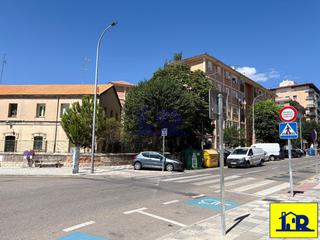 Appartement  Alfonso de valdes. Se vende piso reformado en pleno centro.  4 dormitorios, ascenso
