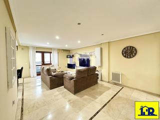 Appartement  C/. hurtado de mendoza 2.  altura 1 letra a. Piso reformado en pleno centro con garaje y trastero